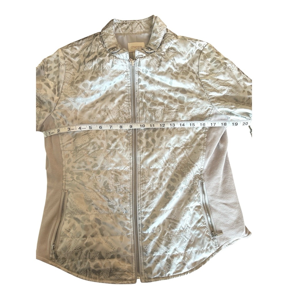 Chicos Silver Animal Print Quilted Jacket Metallic Mock Neck Zip Size 1 M - Picture 4 of 8